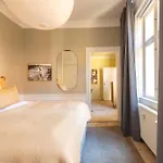 Apartment Lovely Overlooking King's Garden *