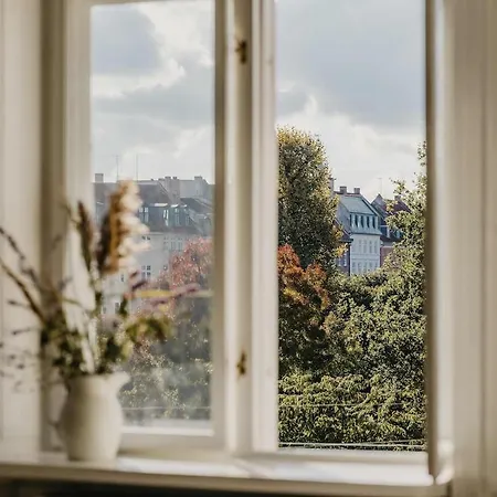 Lovely Overlooking King's Garden