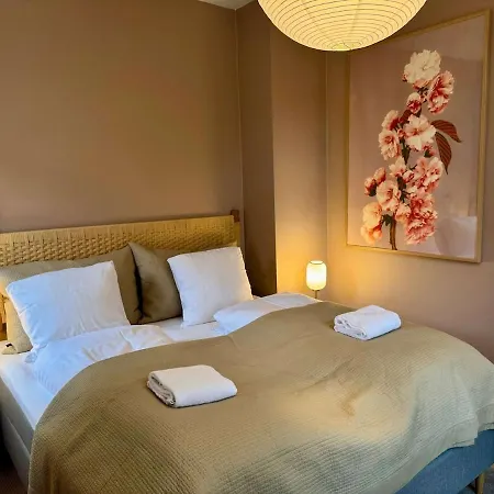 Apartment Lovely Overlooking King's Garden *