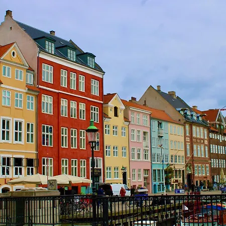 Apartment Lovely Overlooking King's Garden