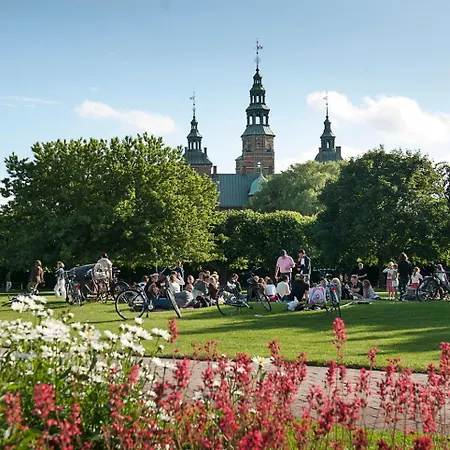 Lovely Overlooking King's Garden Apartment Kopenhagen