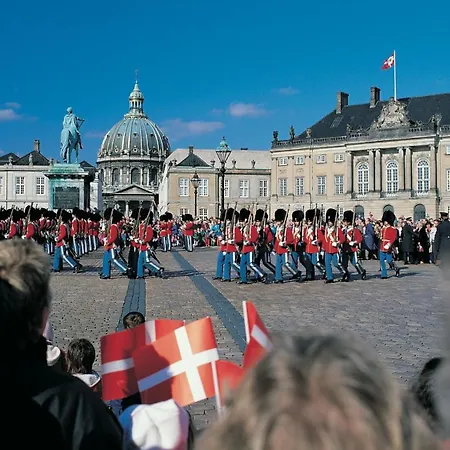 Lovely Overlooking King's Garden