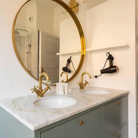 Lovely Overlooking King's Garden Apartment *