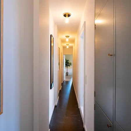 Apartment Lovely Overlooking King's Garden *