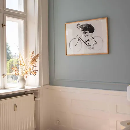 Lovely Overlooking King's Garden Apartment