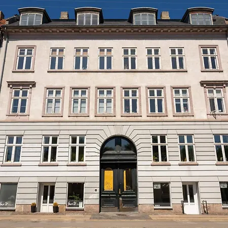 Apartment Lovely Overlooking King's Garden