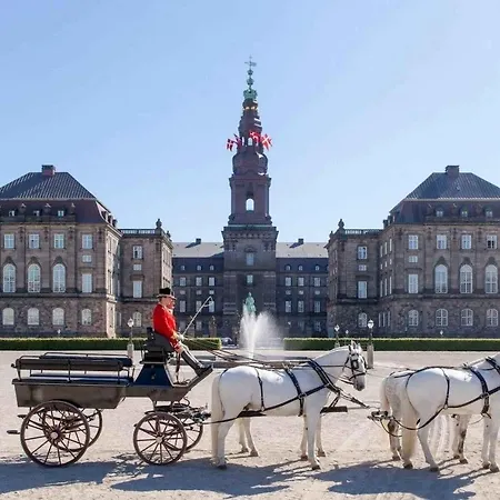Lovely Overlooking King's Garden Apartment Kopenhagen