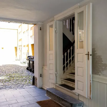 Lovely Overlooking King's Garden *