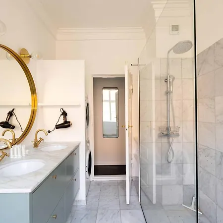 Lovely Overlooking King's Garden Apartment *