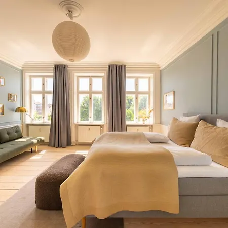 Apartment Lovely Overlooking King's Garden *