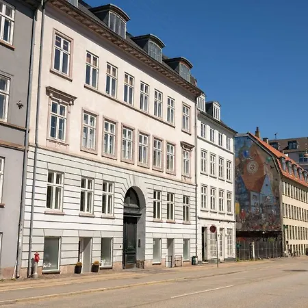 Lovely Overlooking King's Garden