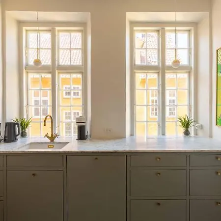 Apartment Lovely Overlooking King's Garden *