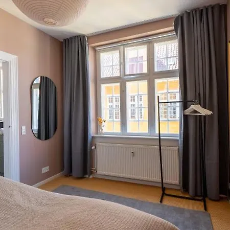 Apartment Lovely Overlooking King's Garden Kopenhagen