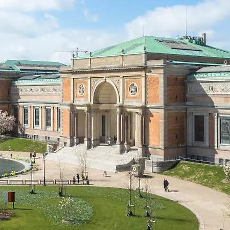 Lovely Overlooking King's Garden * Kopenhagen