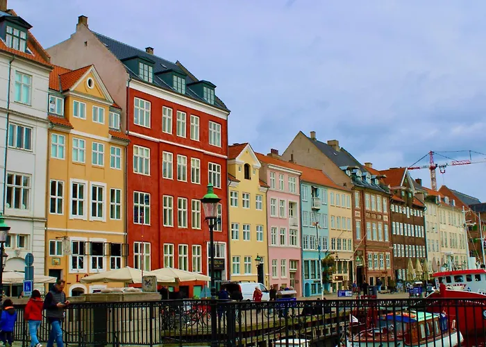 Apartment Lovely Overlooking King's Garden