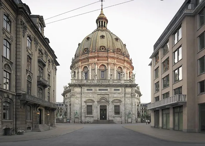 Apartment Lovely Overlooking King's Garden