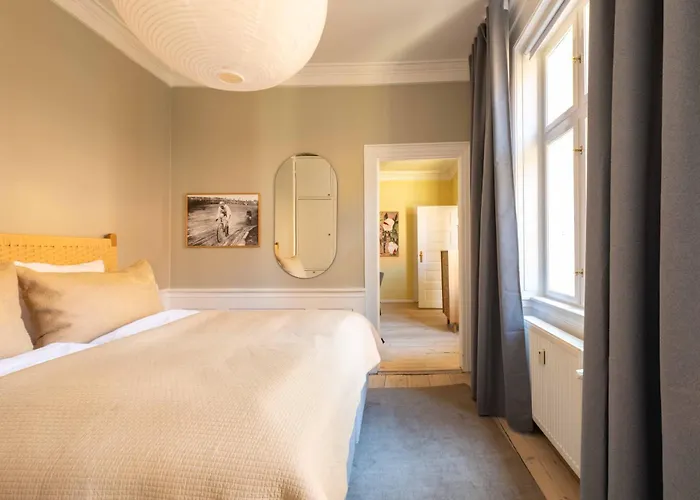 Apartment Lovely Overlooking King's Garden *