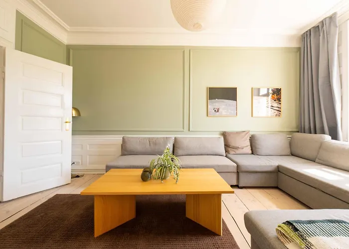 Lovely Overlooking King's Garden