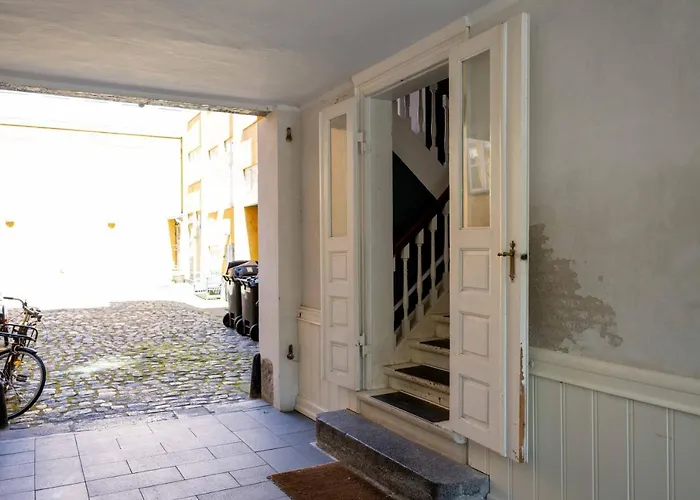 Lovely Overlooking King's Garden *