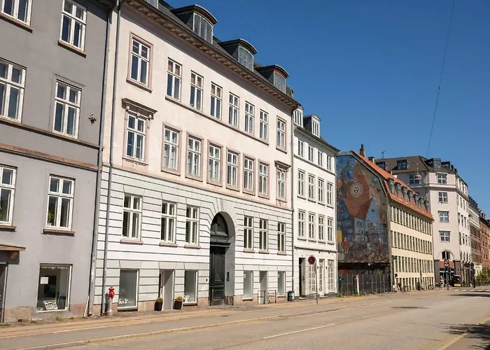 Lovely Overlooking King's Garden