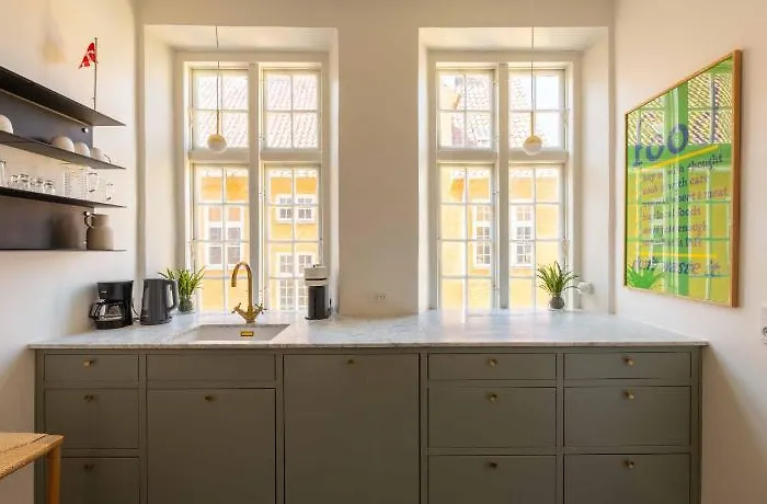 Apartment Lovely Overlooking King's Garden *